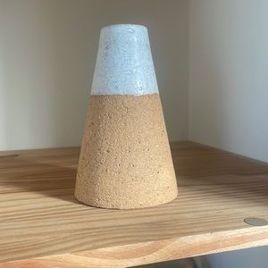 Ceramic flower vase